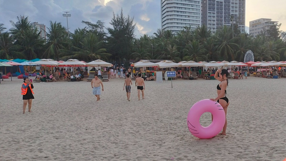 Beobachten Sie abends das Feuerwerk und genießen Sie tagsüber das Schwimmen am „schönsten Strand der Welt“ Foto 4