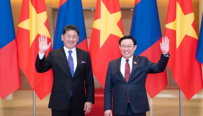 El presidente de la Asamblea Nacional, Vuong Dinh Hue, se reúne con el presidente de Mongolia