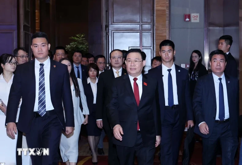 [Foto] Actividades del presidente de la Asamblea Nacional, Vuong Dinh Hue, en Yunnan (foto 5)