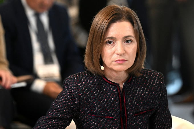 La presidenta moldava, Maia Sandu, asiste a una conferencia en Praga, República Checa, el 16 de octubre. Foto: AFP