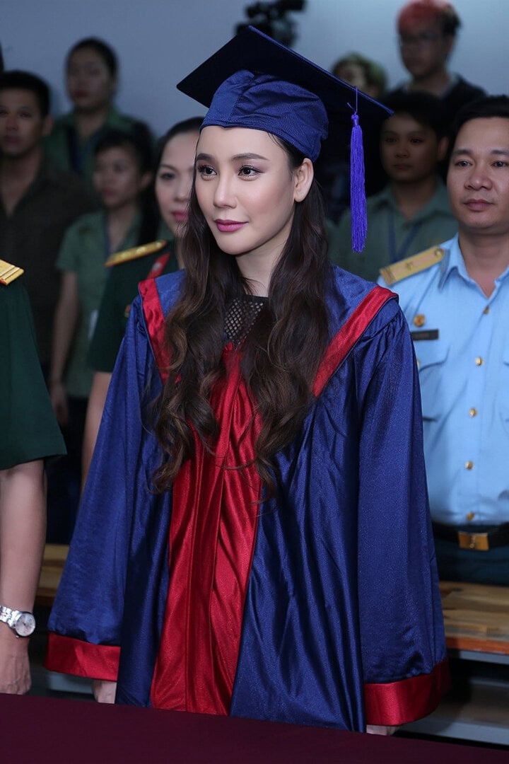 Ho Quynh Huong se graduó de la Universidad Militar de Cultura y Artes.