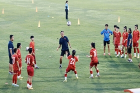 La selección femenina sub-20 de Vietnam inicia sus entrenamientos en el Estadio Viet Tri