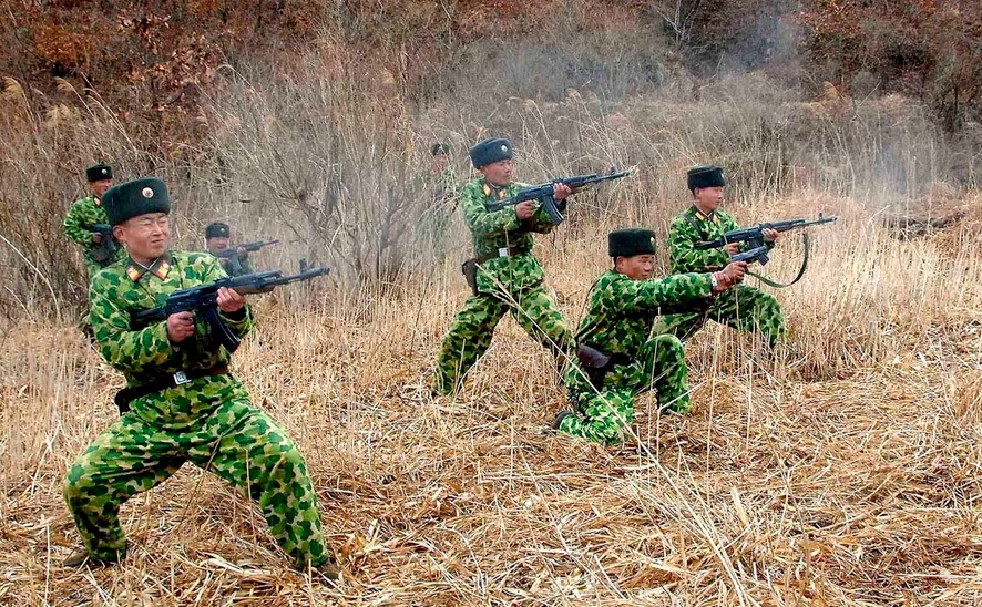 Triều Tiên điều động binh sĩ tới gần biên giới, ra cảnh báo với Mỹ, Hàn? - Ảnh 1.