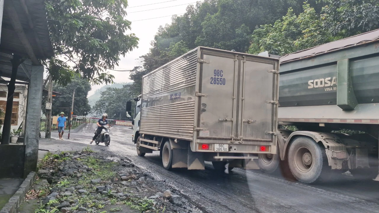 Vì sao chưa dỡ trạm barie kiểm soát người dân trên đường nối Bắc Giang - Quảng Ninh?- Ảnh 1.