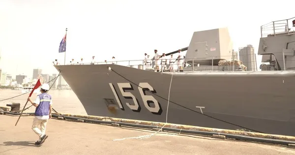 Tàu HMAS Toowoomba ‘tái ngộ’ cảng Sài Gòn