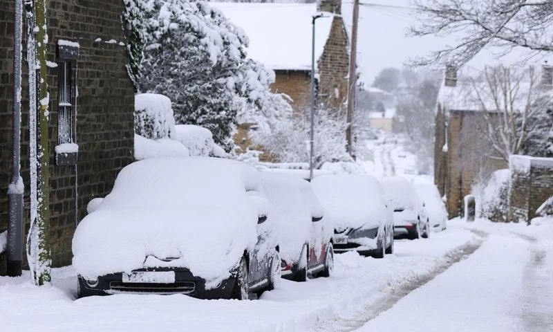 Many schools in England closed due to cold weather