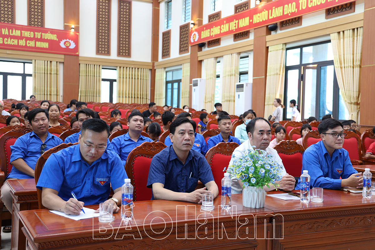 El Equipo de Jóvenes Pioneros del Distrito Kim Bang de la Unión de Jóvenes Comunistas de Ho Chi Minh organizó la ceremonia de apertura del verano de 2023