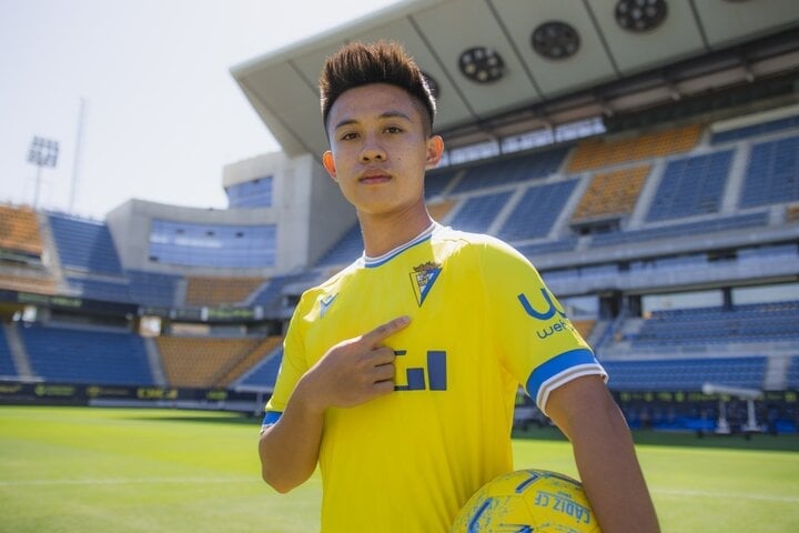 Vinh Nguyen សាកល្បងដៃនៅ Cadiz FC ។