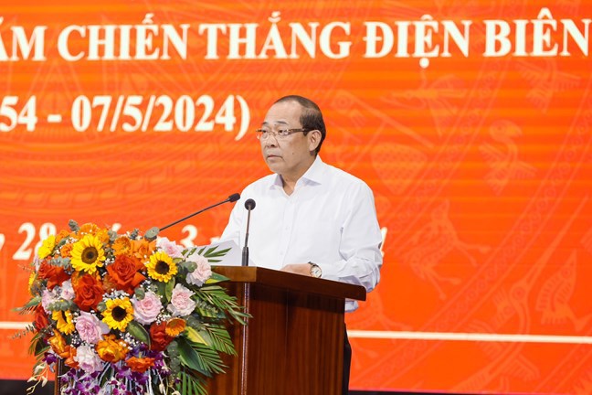 Diputado El presidente del Comité Central del Frente de la Patria de Vietnam, Hoang Cong Thuy, informó sobre el trabajo de movilización de apoyo para la construcción de viviendas. Gran solidaridad con los hogares pobres de la provincia de Dien Bien