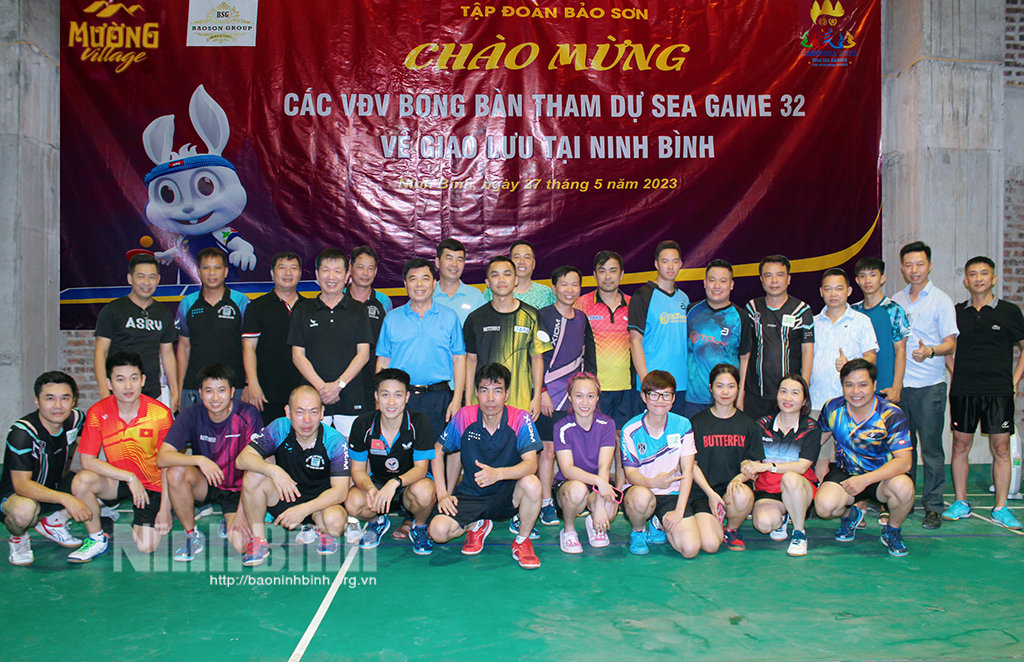Đội tuyển bóng bàn Quốc gia tham dự SEA Games 32 giao lưu với các tay vợt Ninh Bình