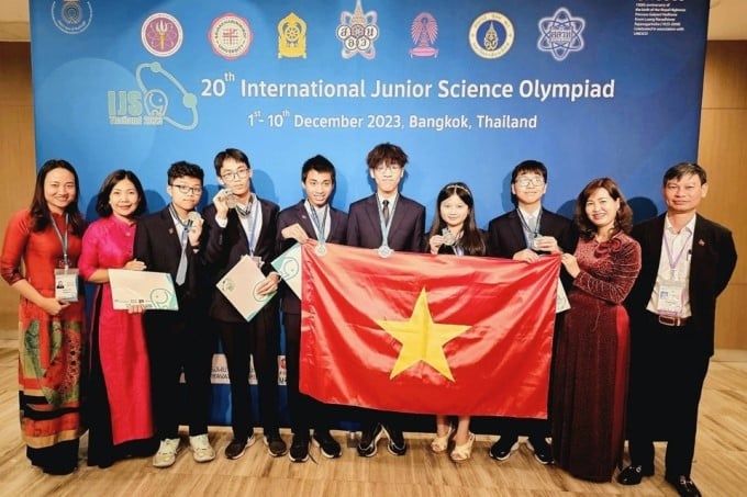 Vietnam gewann 6 Medaillen bei der International Junior Science Olympiad 2023