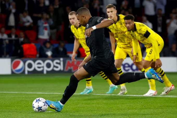 Le penalty de Mbappé a été réussi. Photo : EPA