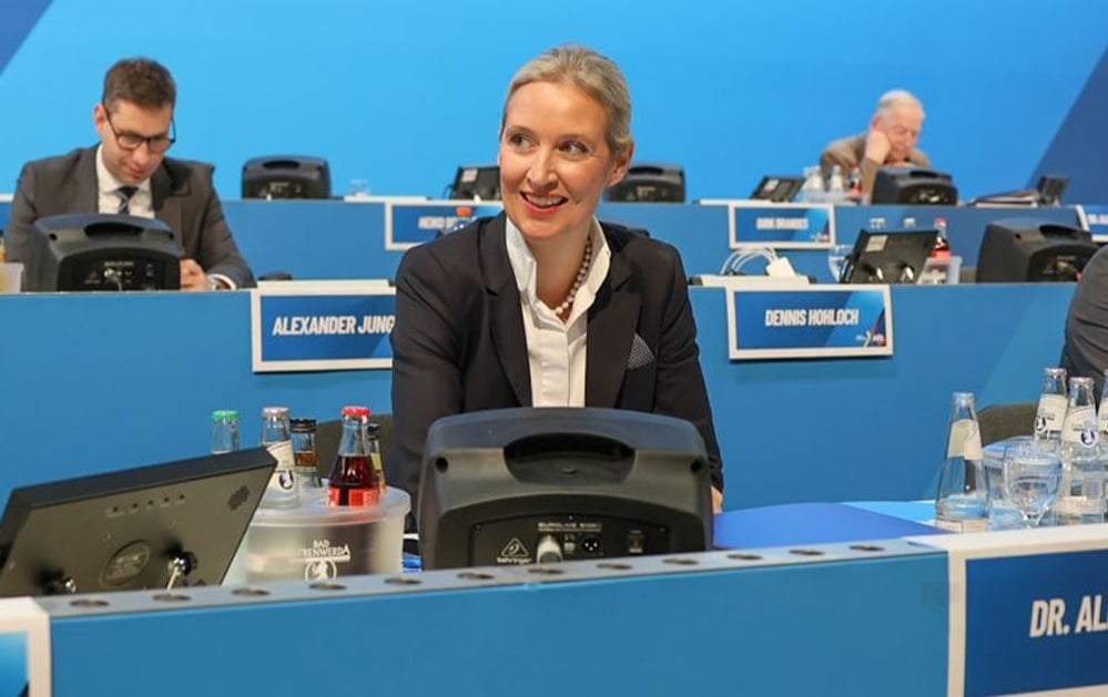 수천 명의 시위대가 AfD 의회에 반대하는 행진 사진 2