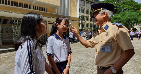 'តើ​យើង​ធ្លាប់​បង្រៀន​កុមារ​ពី​ការងារ​អ្នក​យាម​ផ្ទះ និង​សន្តិសុខ​ទេ?'