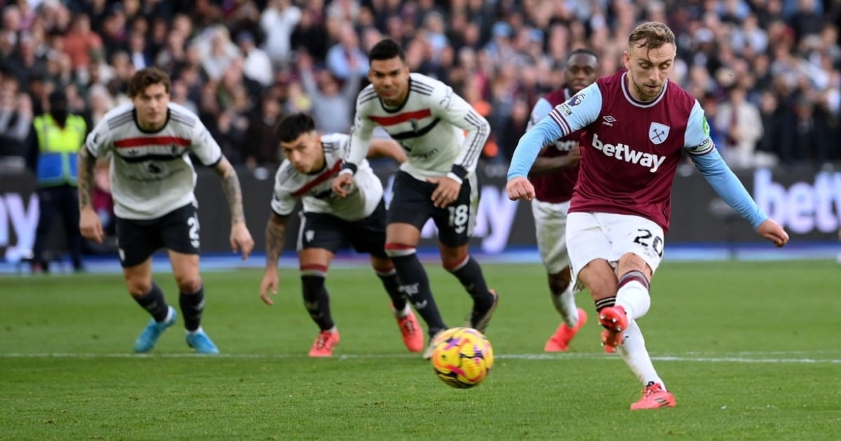 Man Utd thua West Ham bởi quả phạt đền gây tranh cãi