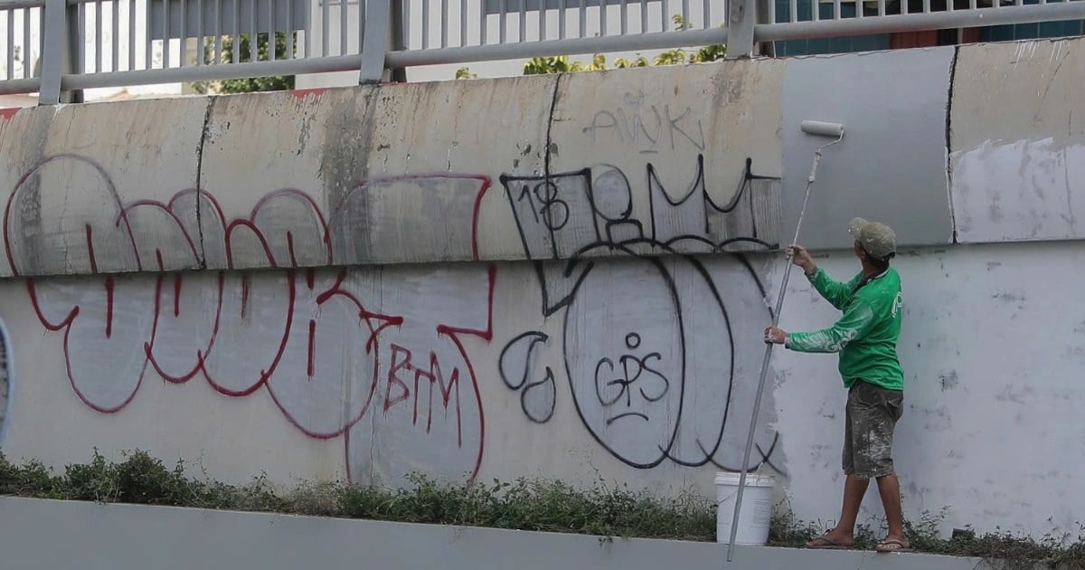 Many bridges and underpasses in Ho Chi Minh City have been "renovated"