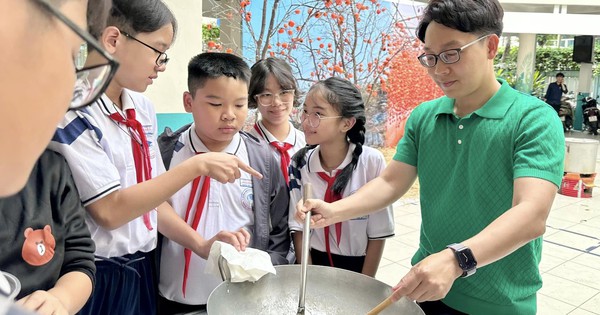 Taking care of teachers during Tet with 500,000 VND: Who will receive it?