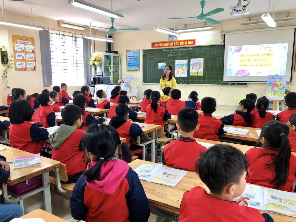 El Ministerio de Educación y Formación justifica la propuesta de gratuidad para los hijos de los docentes aunque el salario no sea bajo