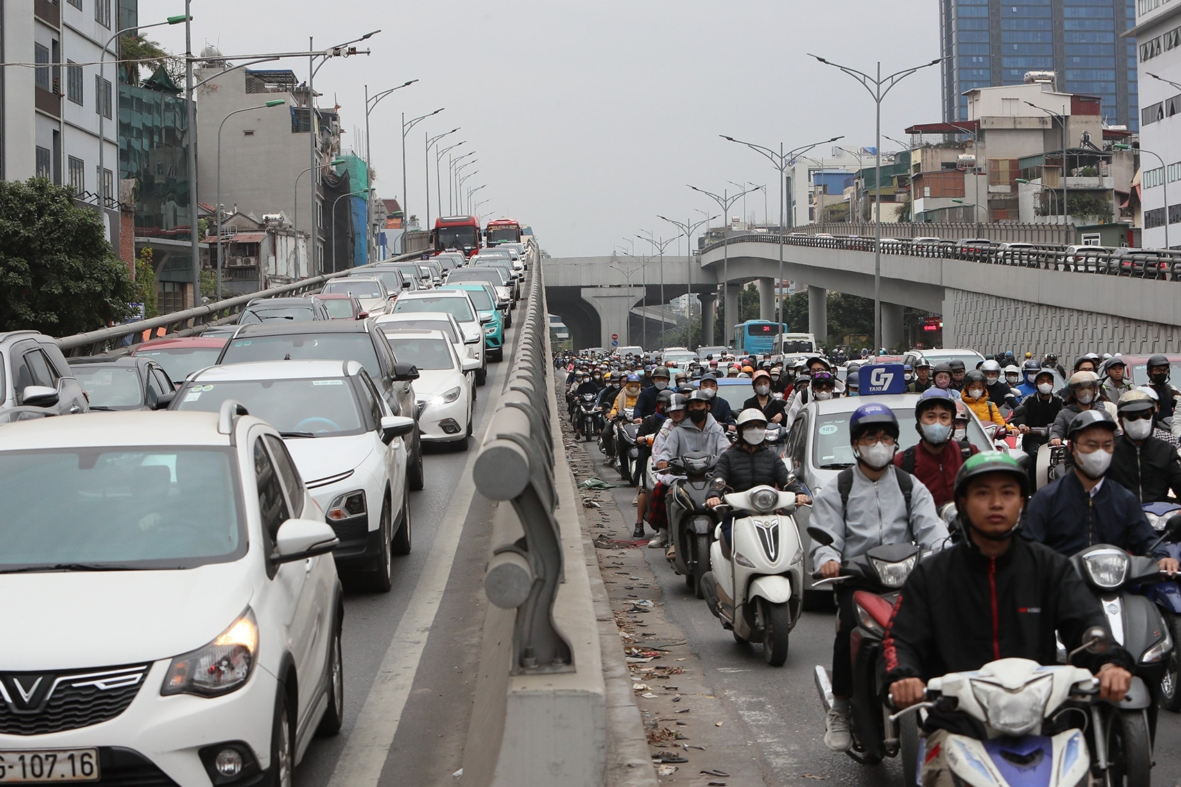 Restringiendo los vehículos contaminantes en Ba Dinh y Hoan Kiem, ¿la gente no sabe cómo viajar?