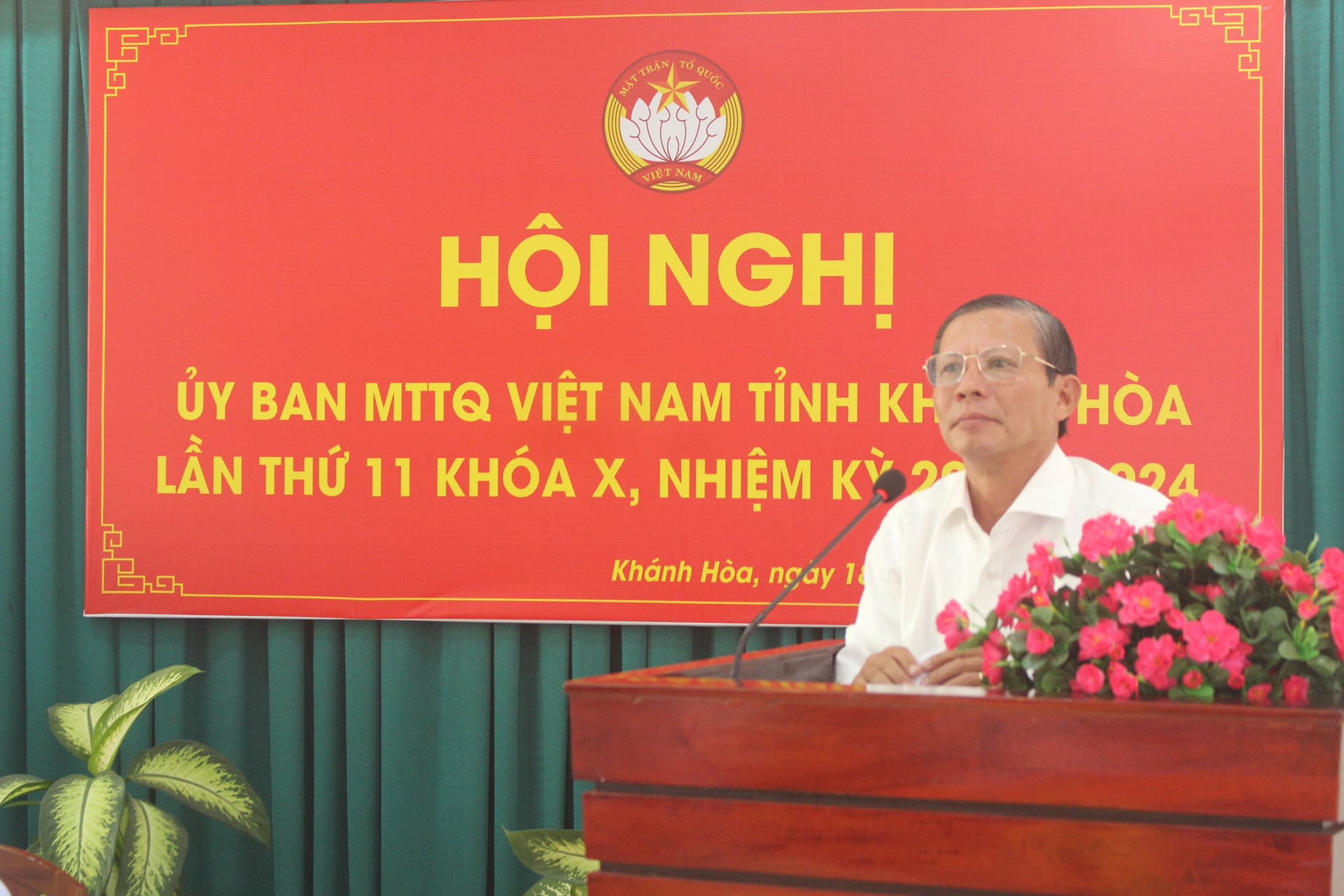 ong-tran-ngoc-thanh-chu-tich-mttq-viet-nam-tinh-khanh-hoa-dang-phat-bieu-tai-hoi-nghi.jpg