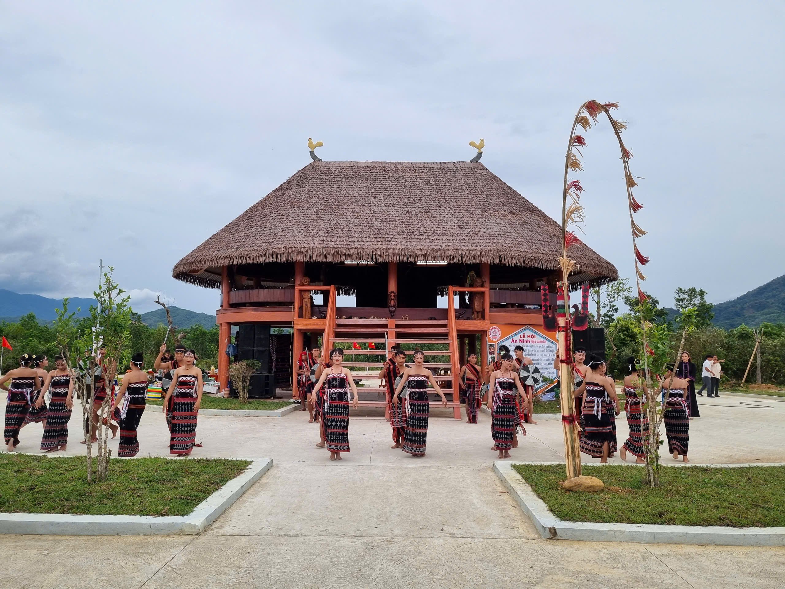 Công tác giảm nghèo góp phần đưa Thừa Thiên - Huế thành thành phố trực thuộc trung ương- Ảnh 2.