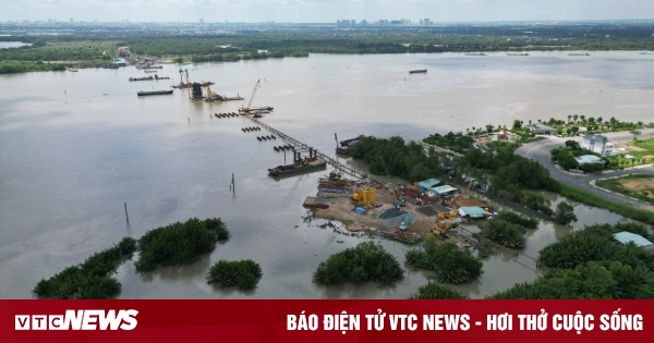 Primer plano de la construcción del puente Nhon Trach, el más grande de la carretera de circunvalación número 3, Ciudad Ho Chi Minh