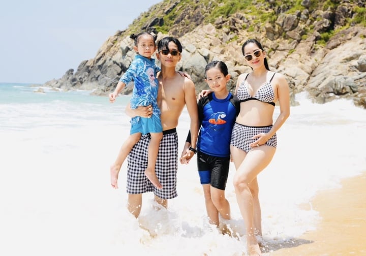 La embarazada Khanh Thi muestra su cuerpo en bikini, cariñosa con su esposo 12 años menor - 1