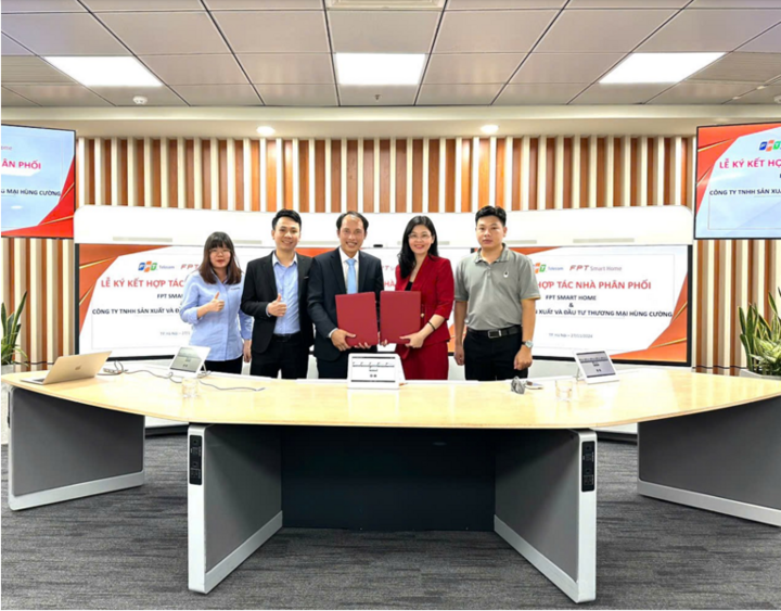 FPT Smart Home signed a cooperation agreement with Dehome Smart Mirror - 4