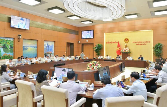 Quang cảnh phiên họp ảnh 1