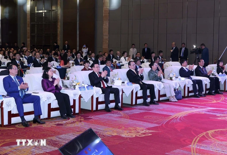 [Foto] Actividades del presidente de la Asamblea Nacional, Vuong Dinh Hue, en Yunnan (foto 6)