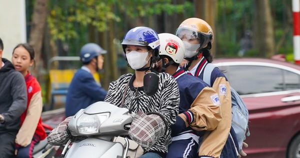 ハノイ市民は交通渋滞と寒風を乗り越えて仕事に就くのに苦労している