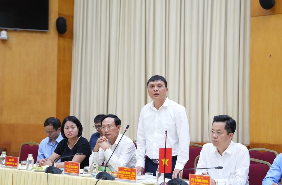 Der stellvertretende Vorsitzende des Organisationskomitees des Parteikomitees von Hanoi, Nguyen Minh Long, sprach auf der Konferenz.