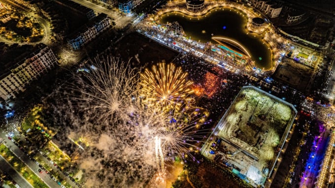 Exhibición de fuegos artificiales en Quang Binh en el Día Nacional 2 9 foto 1