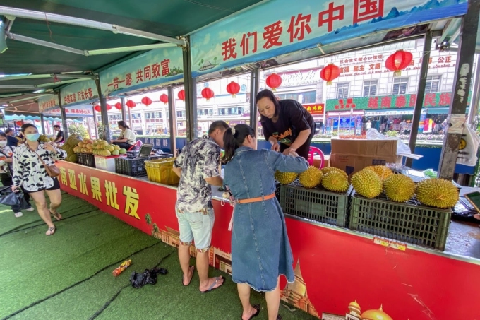 Durian fresco a la venta en China. Foto: He Huifeng