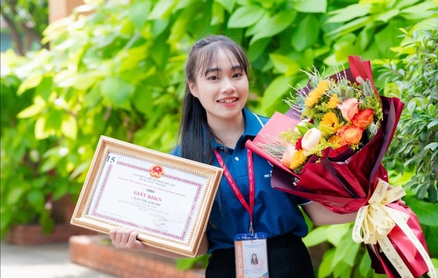 Nữ sinh TP.HCM nhận tin vui trước ngày thi tốt nghiệp THPT- Ảnh 1.