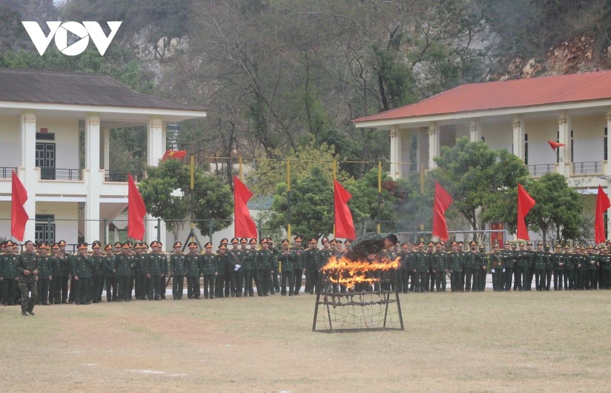 son la ra quan huan luyen, san sang chien dau hinh anh 4