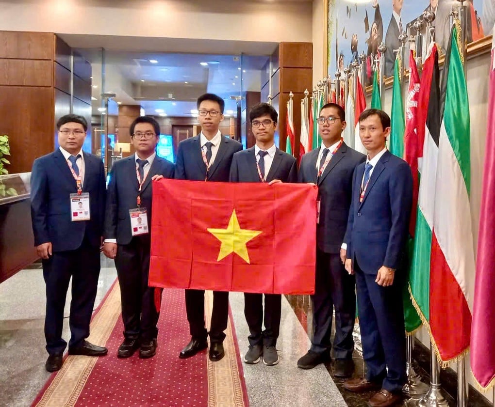 4 học sinh chuyên Khoa học tự nhiên đại thắng tại Olympic Tin học quốc tế - 2