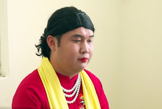 “หมอผี” ขโมยสร้อยคอทองคำรูปปั้นนางซู่ ภาพ 1
