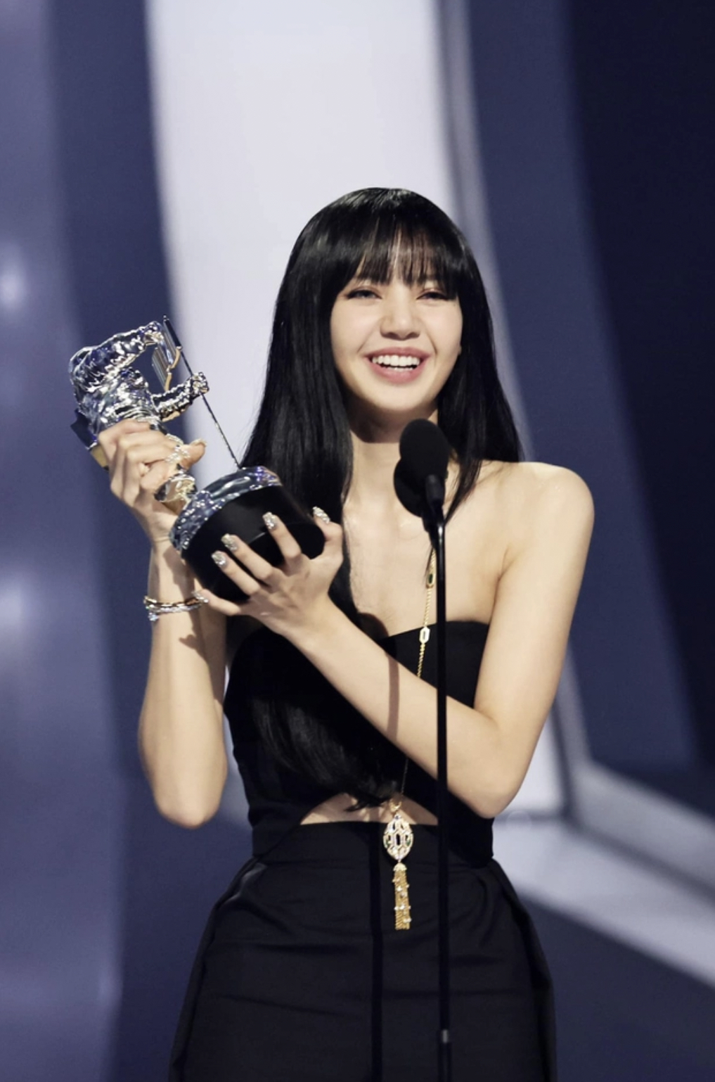 Bị &quot;phong sát&quot; tại Trung Quốc, Lisa vẫn &quot;giàu nhất BlackPink&quot; - Ảnh 4.