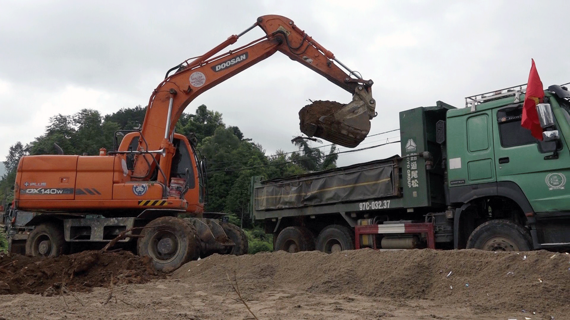 Khởi công dự án xây dựng đường giao thông nội thị thị trấn Vân Tùng ảnh 3