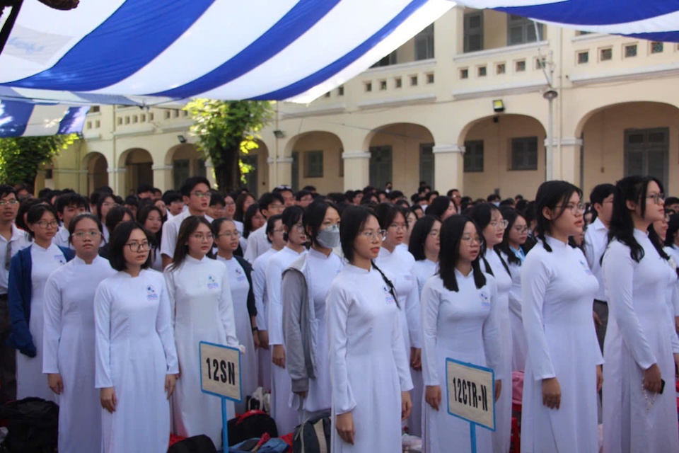 Học sinh Trường THPT chuyên Lê Hồng Phong nghiêm trang dự lễ khai giảng