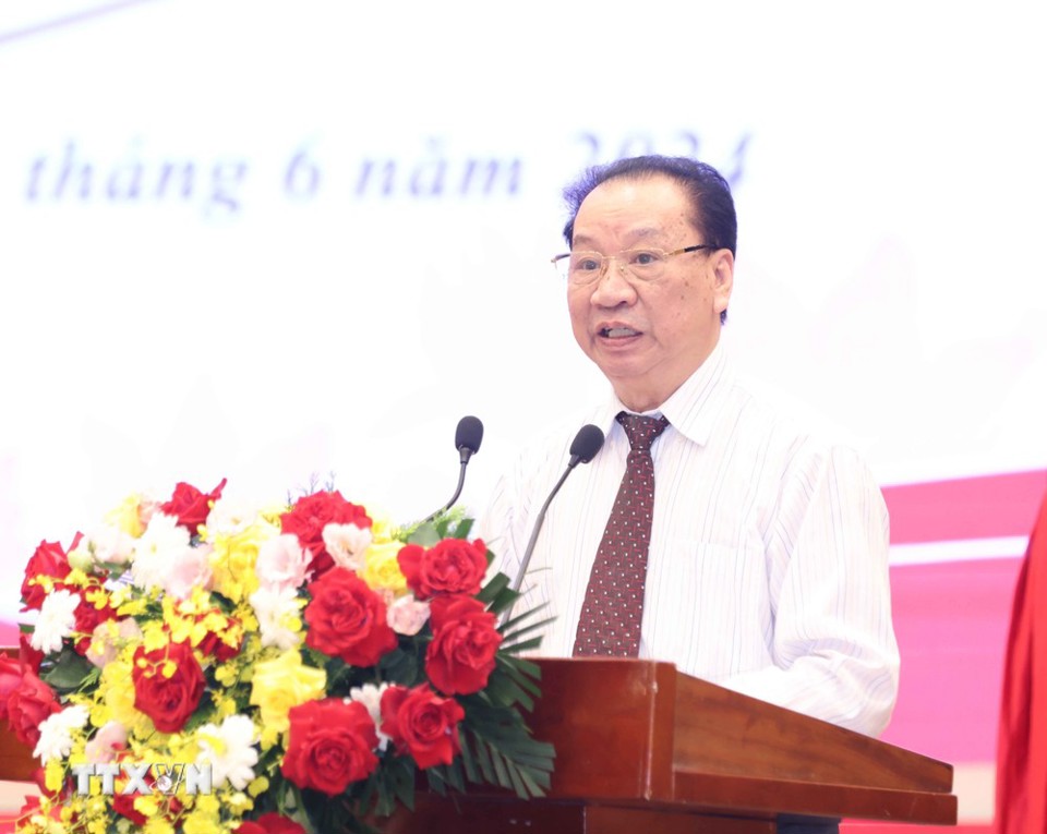 Le professeur, docteur Phung Huu Phu, ancien vice-président permanent du Conseil théorique central, a pris la parole lors de la cérémonie.