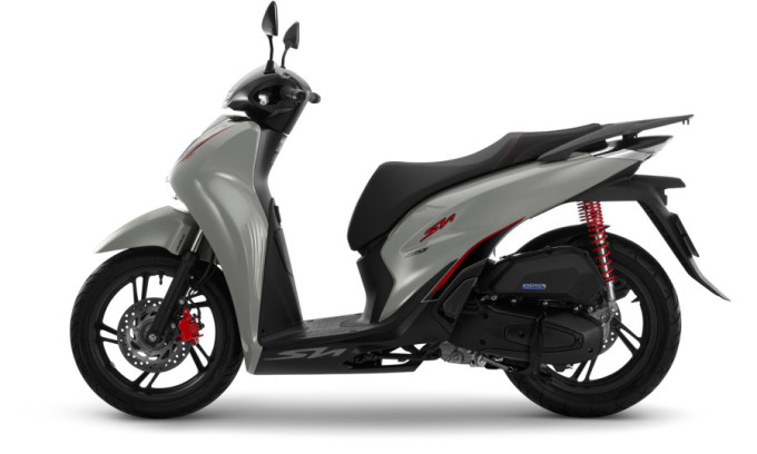 Khách hàng có cơ hội nhận xe SH trong chương trình tri ân cuối năm của Cathay Life Việt Nam. (Ảnh: Honda)