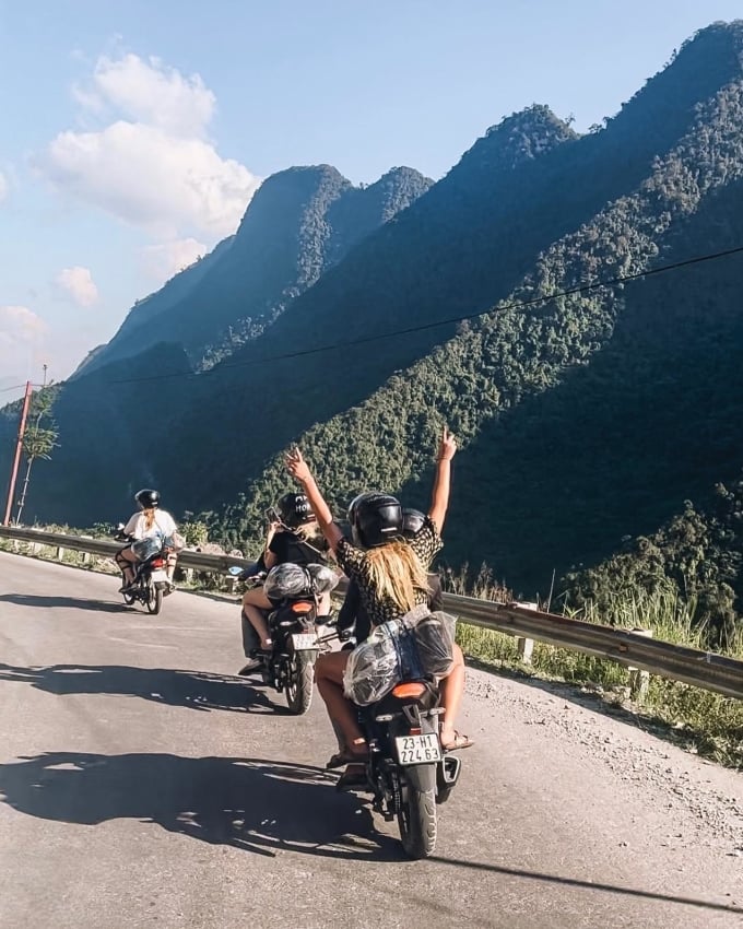 Ảnh Alina chụp đoàn khách đi cùng trong tour Hà Giang loop hồi tháng 10. Ảnh: Lina.btnr