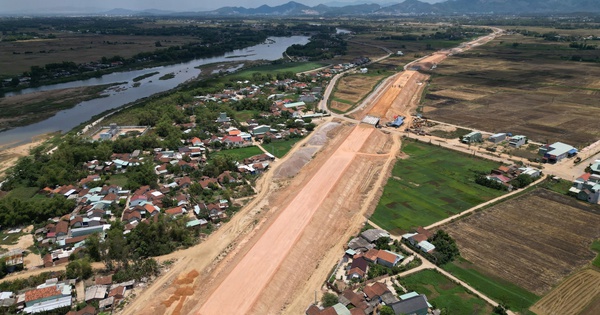 Binh Dinh proposes to open more intersections and connecting roads to promote the efficiency of the expressway.