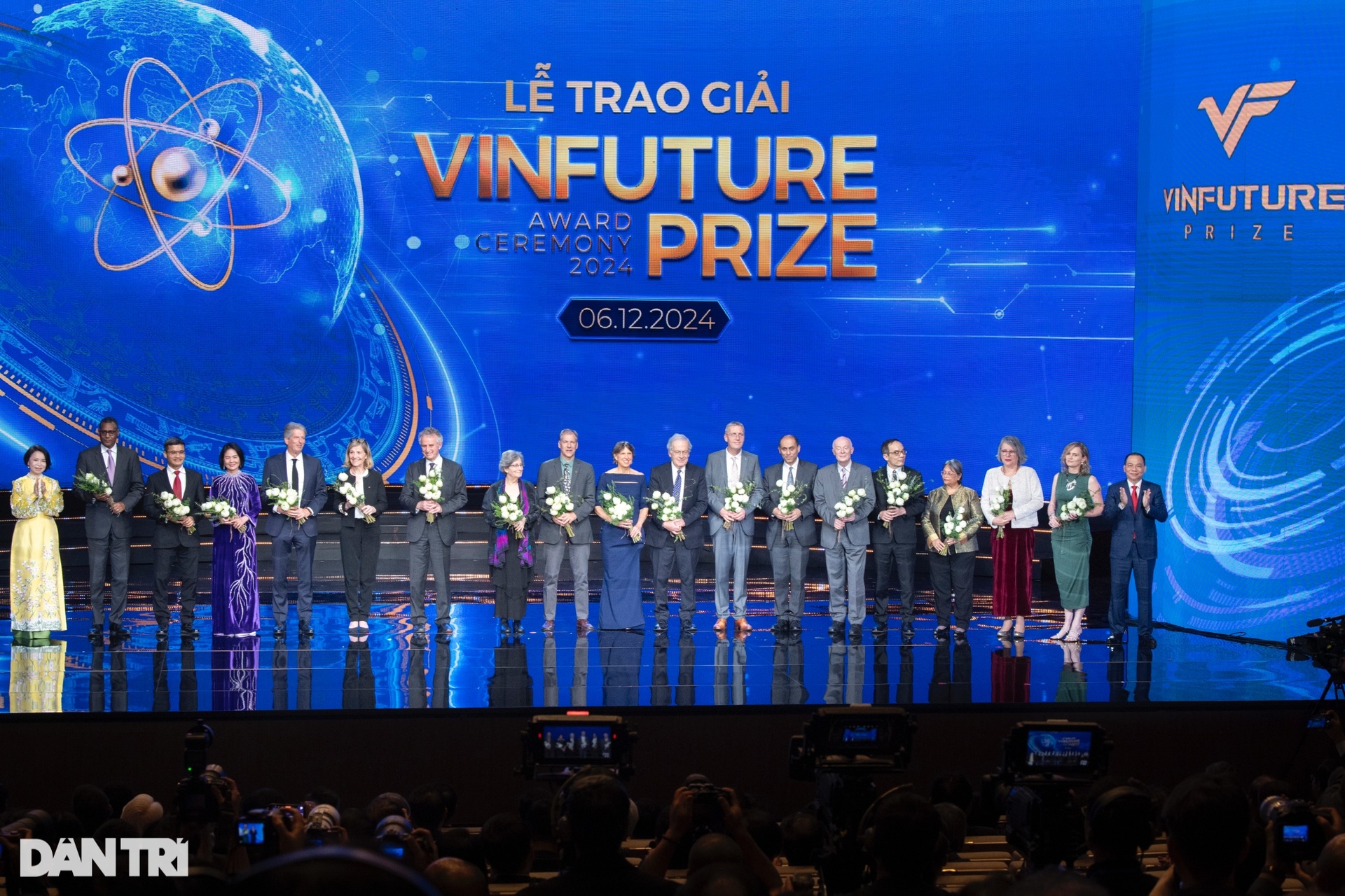 Toàn cảnh Lễ trao giải VinFuture 2024 vinh danh những nhà khoa học xuất sắc - 6