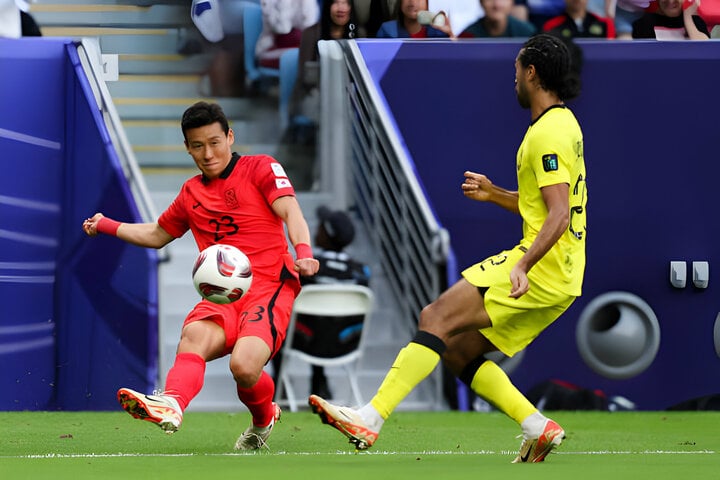 Das malaysische Team hielt gegen das südkoreanische Team ein Unentschieden.