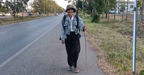 Un père de 85 ans parcourt des centaines de kilomètres avec une canne pour retrouver son fils qui est loin de chez lui depuis près de 10 ans