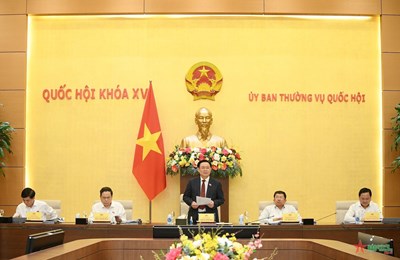 Le président de l'Assemblée nationale Vuong Dinh Hue préside une réunion préparatoire à la 9e Conférence mondiale des jeunes parlementaires