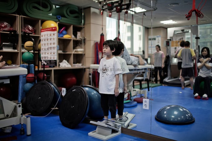 Niños en centros de crecimiento en altura en Corea. Fotografía: Giulio Studio